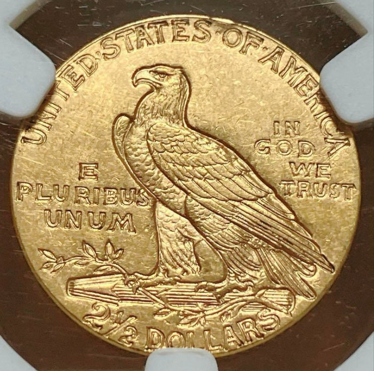 1929年発行のアメリカ$2.5金貨裏面、鷲のデザインと銘文「E PLURIBUS UNUM」を表示