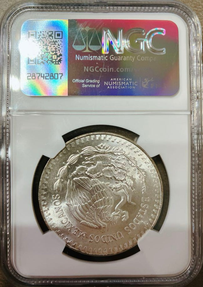 1984年メキシコ1オンス銀貨リベルタッドNGCMS65グレードの画像、質の高い銀貨の詳細が確認できる。